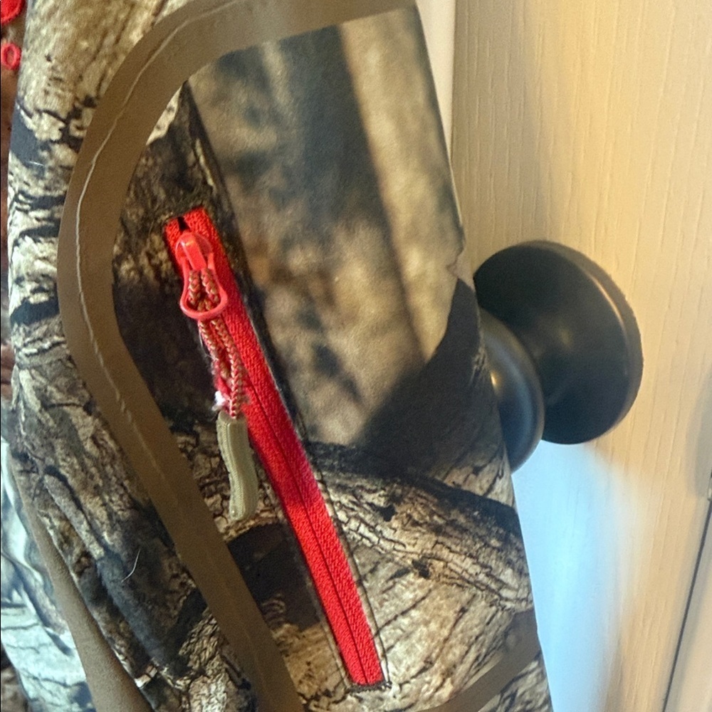 Mossy Oak Camouflage Jacket with Red Highlights - Picture 3 of 5